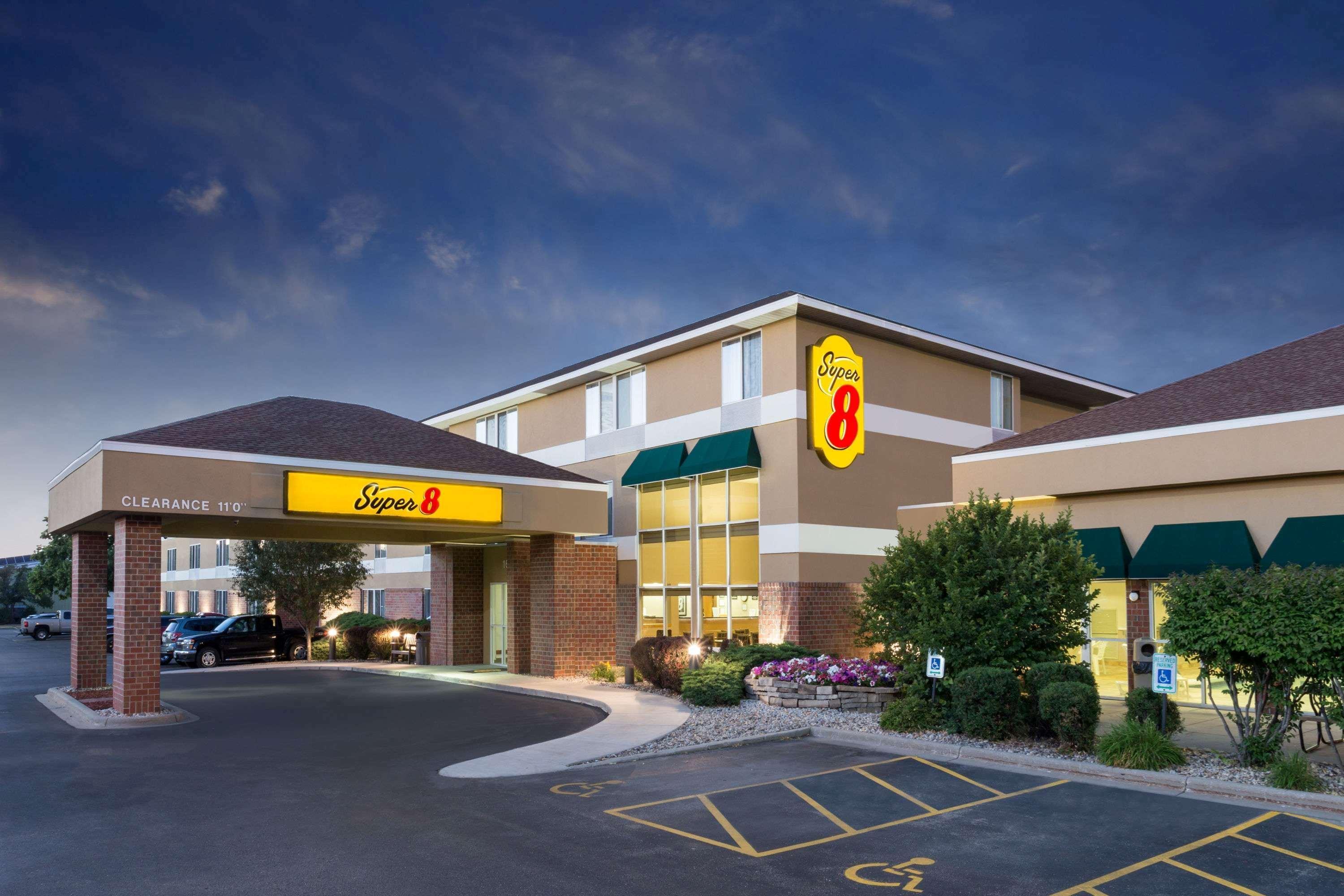 Мотель Super 8 By Wyndham Madison South Экстерьер фото