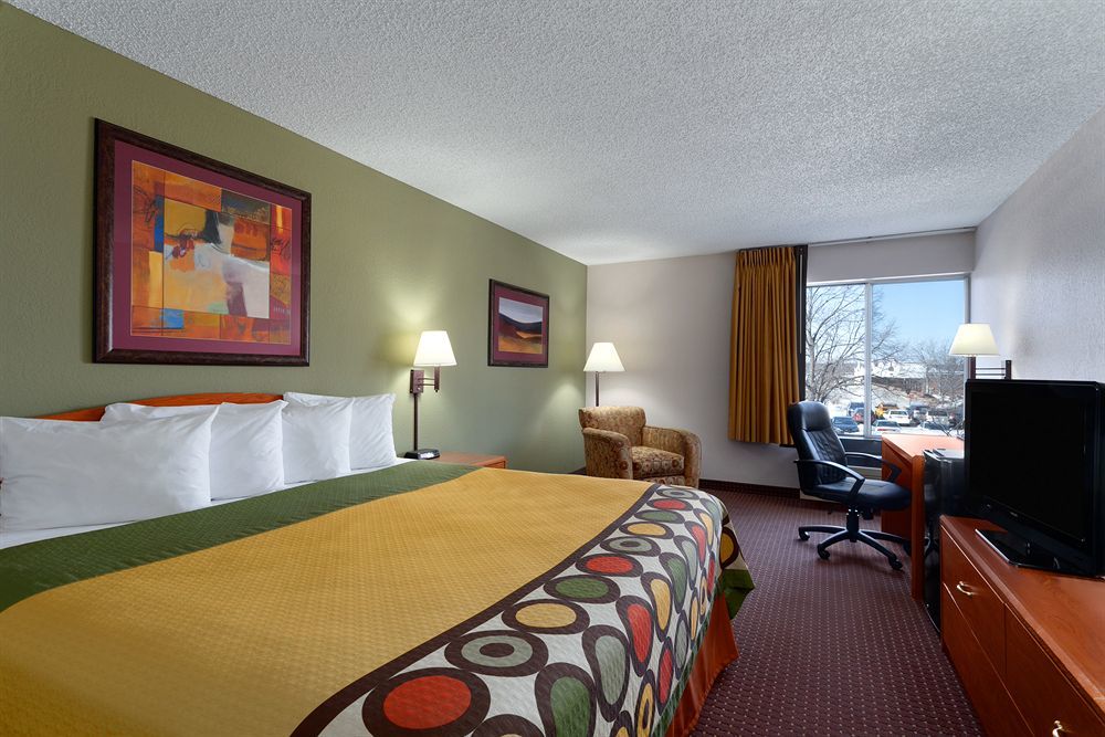 Мотель Super 8 By Wyndham Madison South Экстерьер фото